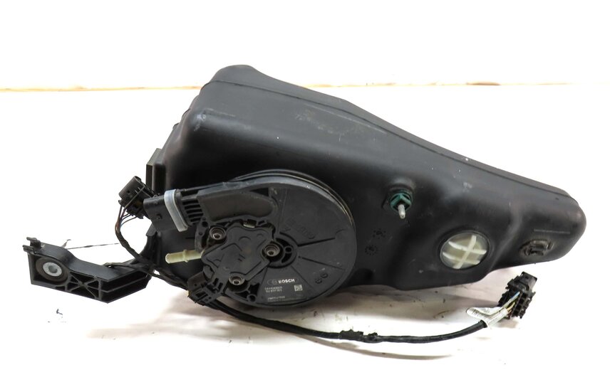 Thumbnail 2: 14-18 BMW 328i (F30) 2.0L N47T DIESEL EXHAUST FLUID DEF SCR ACTIVE TANK w/ PUMP