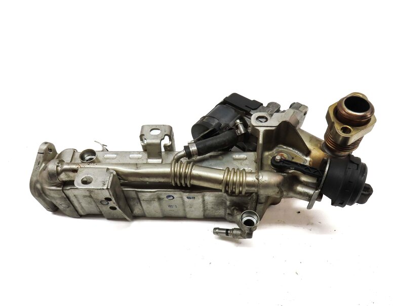 Thumbnail 4: 2014-2018 BMW 328i (F30) 2.0L N47T TURBO DIESEL ENGINE EGR INTERCOOLER
