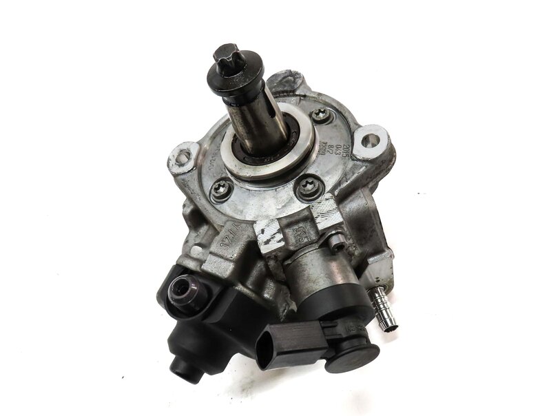 Thumbnail 3: 2014-2017 BMW 328i X3 (F25 F30) 2.0L N47T DIESEL ENGINE FUEL INJECTION PUMP