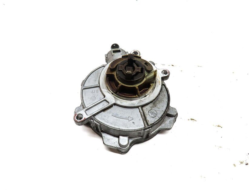 Thumbnail 4: 2014 AUDI Q7 (4L) 3.0L SUPERCHARGED ENGINE BRAKE VACUUM PUMP 06E145100R