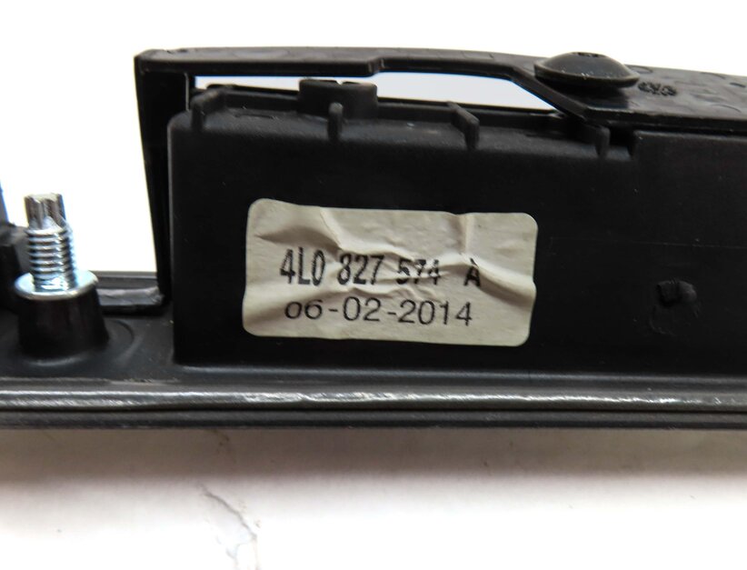 Thumbnail 7: 2014 AUDI Q7 (4L) REAR HATCH TRUNK HANDLE w/ LICENSE PLATE LIGHTS