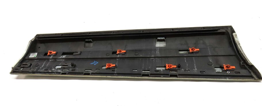 Thumbnail 5: 2014 AUDI Q7 (4L) REAR LEFT LOWER DOOR TRIM MOULDING PANEL (CARRARA WHITE)