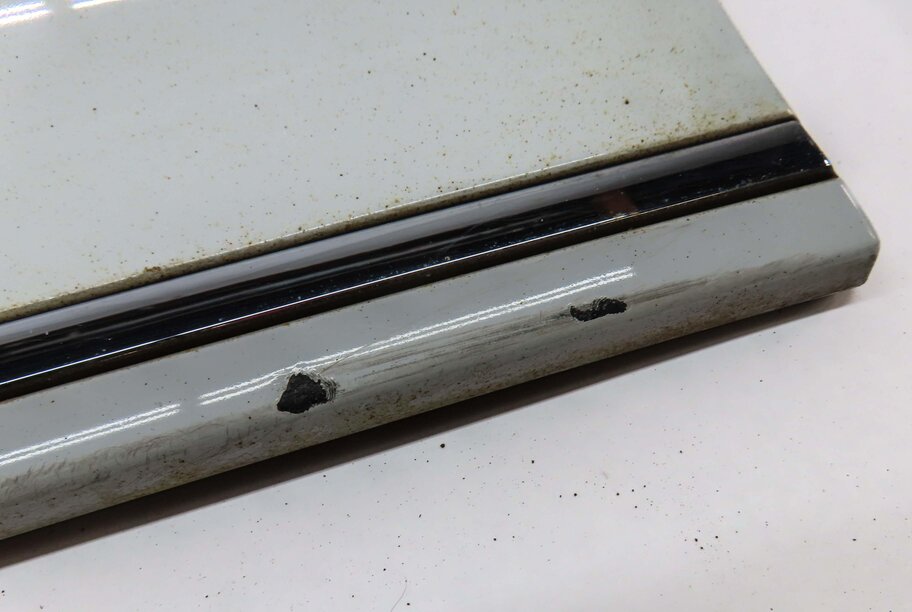 Thumbnail 9: 2014 AUDI Q7 (4L) REAR LEFT LOWER DOOR TRIM MOULDING PANEL (CARRARA WHITE)