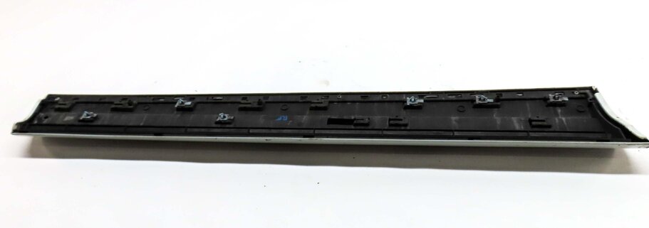 Thumbnail 7: 2014 AUDI Q7 (4L) FRONT RIGHT LOWER DOOR TRIM MOULDING PANEL (CARRARA WHITE)