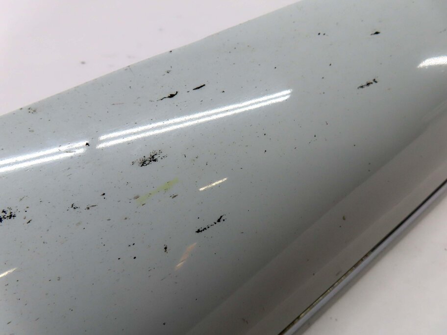 Thumbnail 9: 2014 AUDI Q7 (4L) FRONT RIGHT LOWER DOOR TRIM MOULDING PANEL (CARRARA WHITE)