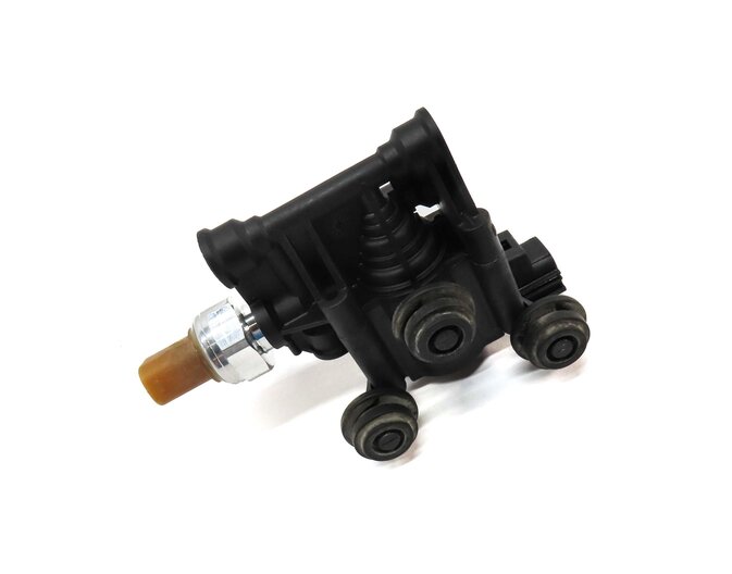 Thumbnail 3: 2006 LAND RANGE ROVER (L322) AIR SUSPENSION TRANSFER RELIEF VALVE RVH500070