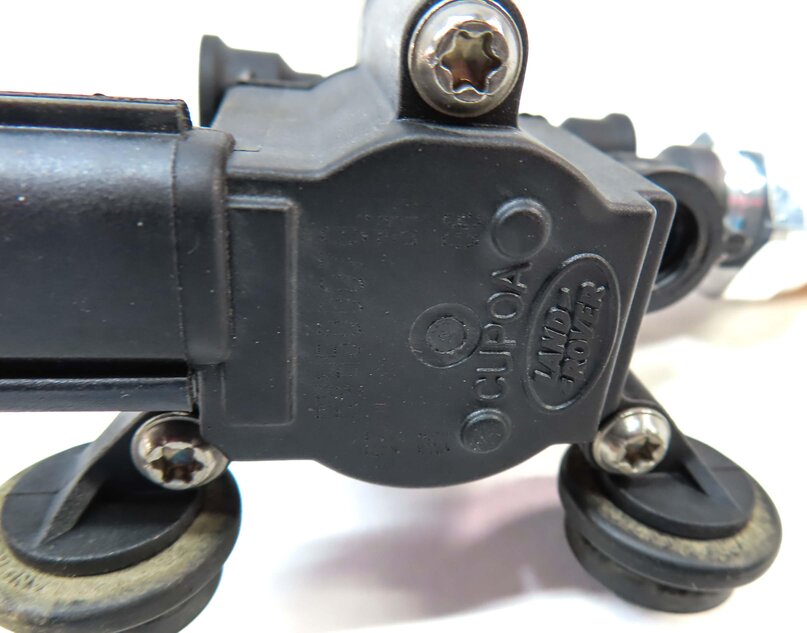 Thumbnail 7: 2006 LAND RANGE ROVER (L322) AIR SUSPENSION TRANSFER RELIEF VALVE RVH500070