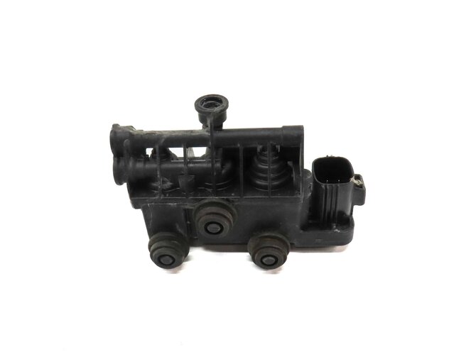 Thumbnail 2: 2006 LAND RANGE ROVER (L322) AIR SUSPENSION TRANSFER RELIEF VALVE RVH500060