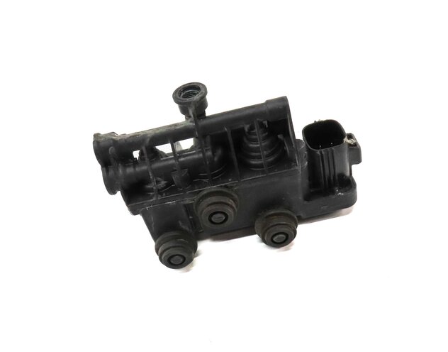 Thumbnail 3: 2006 LAND RANGE ROVER (L322) AIR SUSPENSION TRANSFER RELIEF VALVE RVH500060