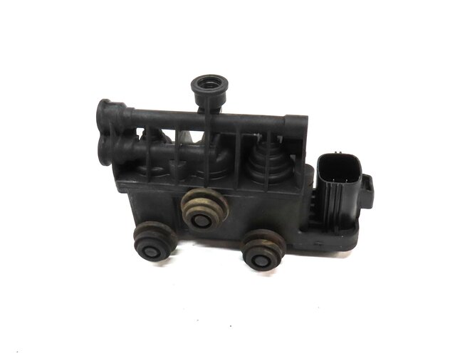 Thumbnail 2: 2006 LAND RANGE ROVER (L322) AIR SUSPENSION TRANSFER RELIEF VALVE RVH500050