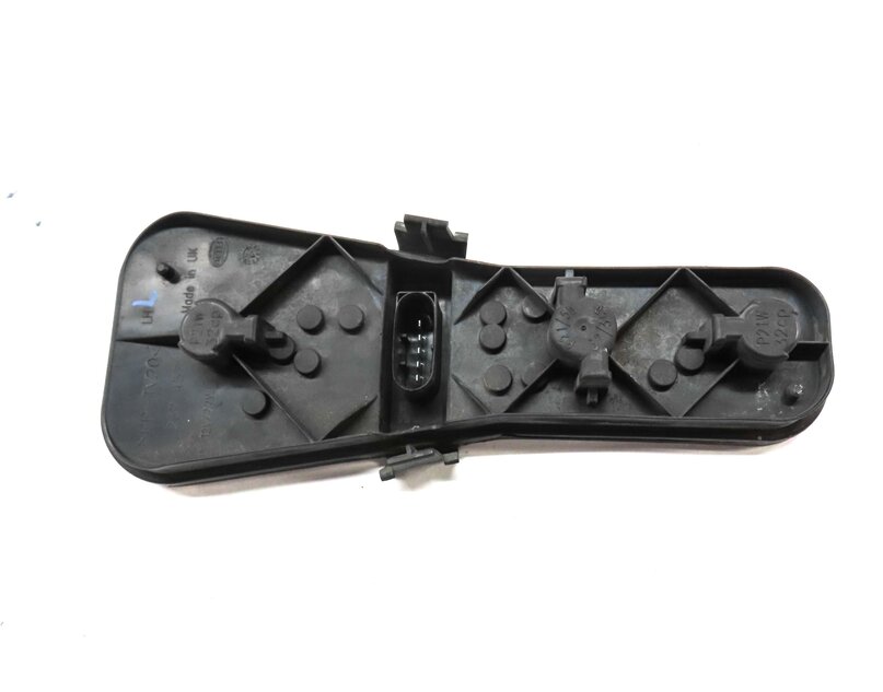 Thumbnail 2: 2006-2009 RANGE ROVER (L322) LEFT DRIVER REAR TAILLIGHT TAIL LIGHT BULB SOCKET