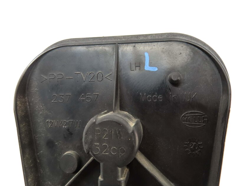 Thumbnail 5: 2006-2009 RANGE ROVER (L322) LEFT DRIVER REAR TAILLIGHT TAIL LIGHT BULB SOCKET