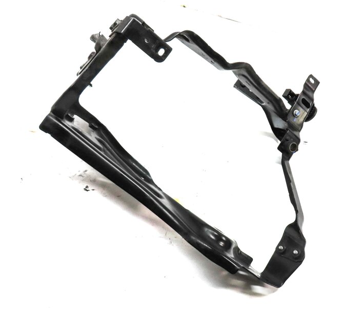 2011 MERCEDES C300 (W204) FRONT LEFT DRIVER HEADLIGHT MOUNT BRACKET 204620595
