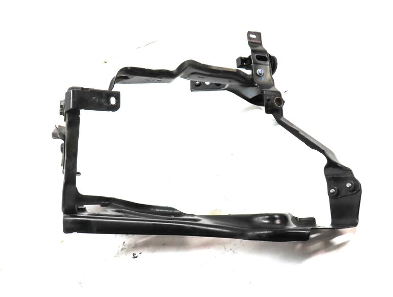 Thumbnail 3: 2011 MERCEDES C300 (W204) FRONT LEFT DRIVER HEADLIGHT MOUNT BRACKET 204620595