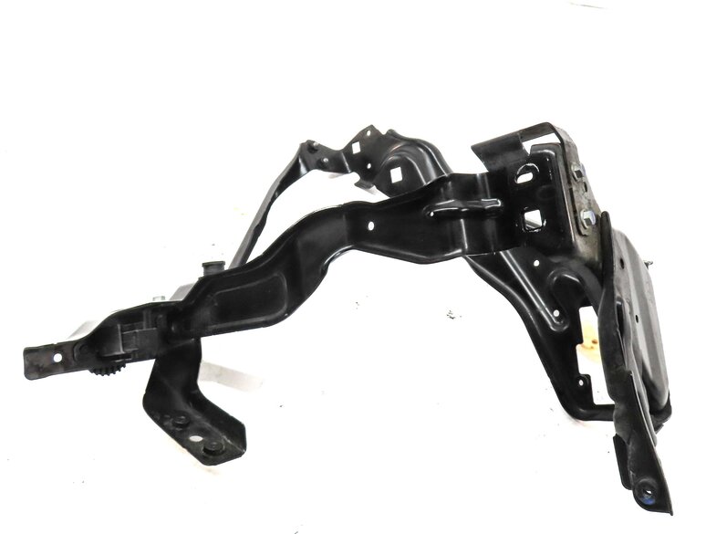 Thumbnail 4: 2011 MERCEDES C300 (W204) FRONT LEFT DRIVER HEADLIGHT MOUNT BRACKET 204620595