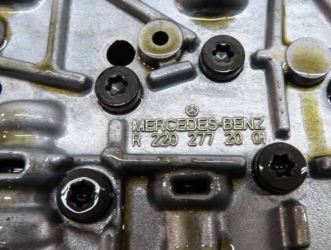Thumbnail 7: 09-11 MB C300 (W204) AWD 4MATIC 272.9 A/T TRANSMISSION VALVE BODY w/o CONDUCTOR