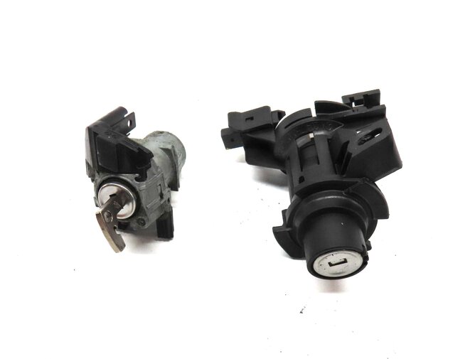 Thumbnail 2: 2011 MERCEDES C300 W204 FRONT LEFT DRIVER DOOR & TRUNK LOCK CYLINDER & KEY SET 2
