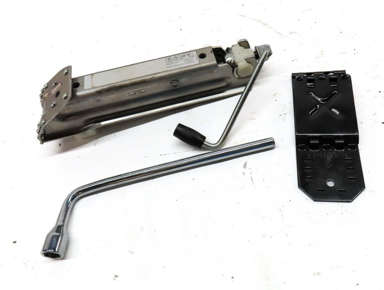 Thumbnail 3: 2011 MERCEDES C300 (W204) EMERGENCY ROADSIDE SCISSOR JACK w/ LUG WRENCH & CHOCK