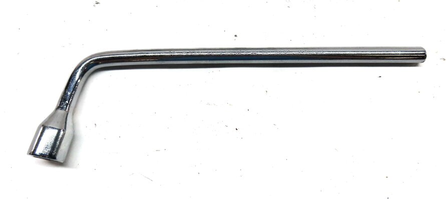 Thumbnail 6: 2011 MERCEDES C300 (W204) EMERGENCY ROADSIDE SCISSOR JACK w/ LUG WRENCH & CHOCK