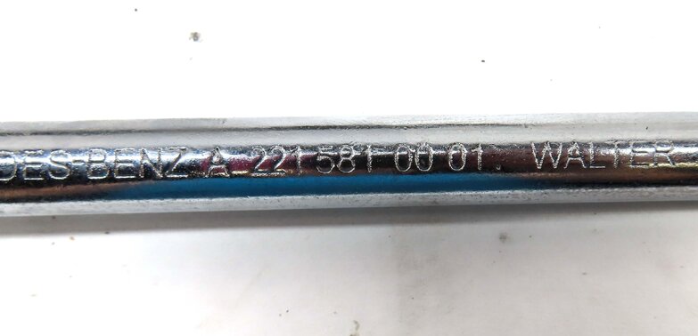 Thumbnail 7: 2011 MERCEDES C300 (W204) EMERGENCY ROADSIDE SCISSOR JACK w/ LUG WRENCH & CHOCK