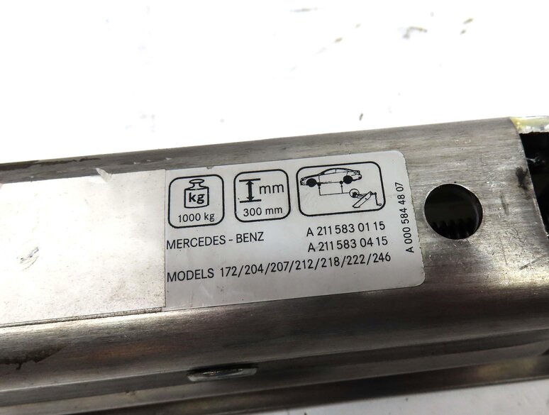 Thumbnail 9: 2011 MERCEDES C300 (W204) EMERGENCY ROADSIDE SCISSOR JACK w/ LUG WRENCH & CHOCK