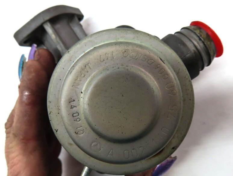 Thumbnail 7: 2011 MERCEDES C300 (W204) 3.0L M272 ENGINE RIGHT EGR VALVE 0021407560