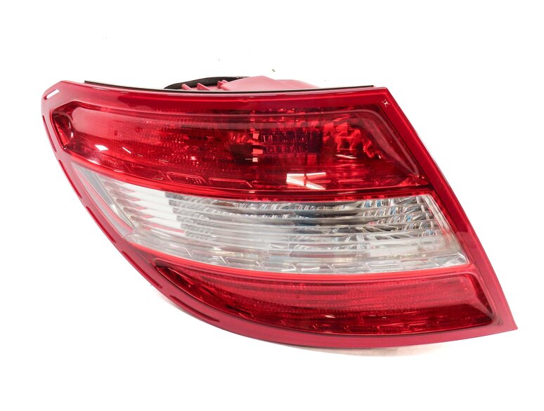 08-11 MERCEDES C230 C250 C300 C350 C63 AMG (W204) LEFT TAILLIGHT BRAKE LIGHT
