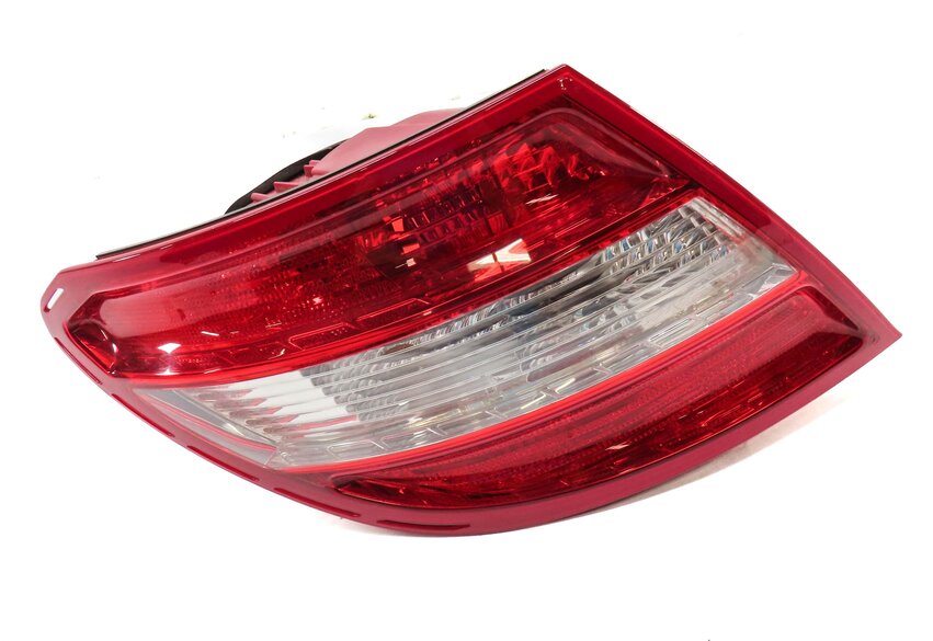 Thumbnail 4: 08-11 MERCEDES C230 C250 C300 C350 C63 AMG (W204) LEFT TAILLIGHT BRAKE LIGHT