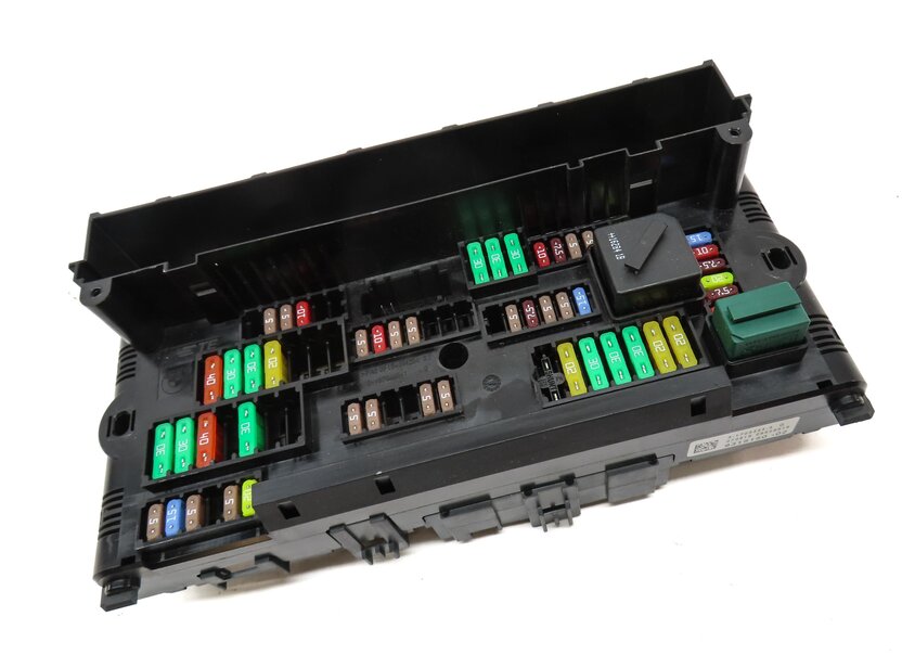 Thumbnail 3: 2017 BMW X3 (F25) RELAY JUNCTION POWER FUSE BOX 9315150