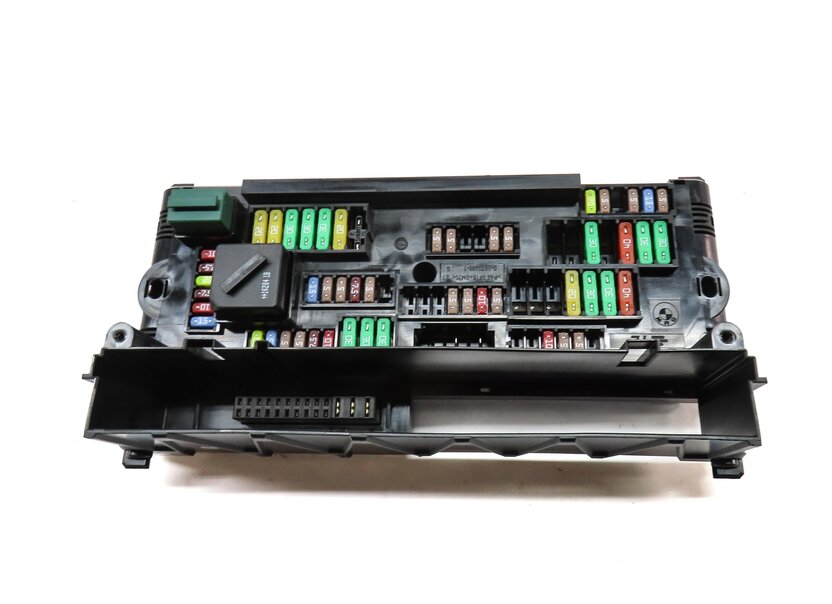 Thumbnail 4: 2017 BMW X3 (F25) RELAY JUNCTION POWER FUSE BOX 9315150