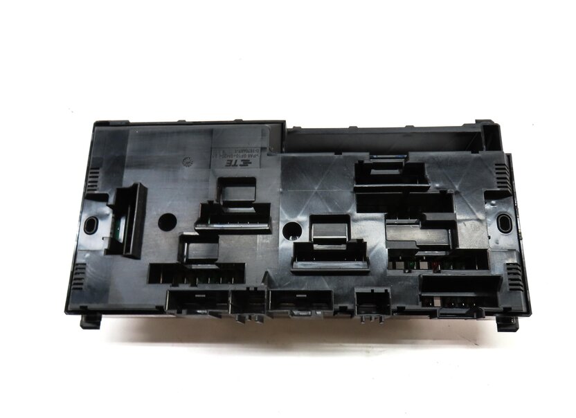 Thumbnail 5: 2017 BMW X3 (F25) RELAY JUNCTION POWER FUSE BOX 9315150