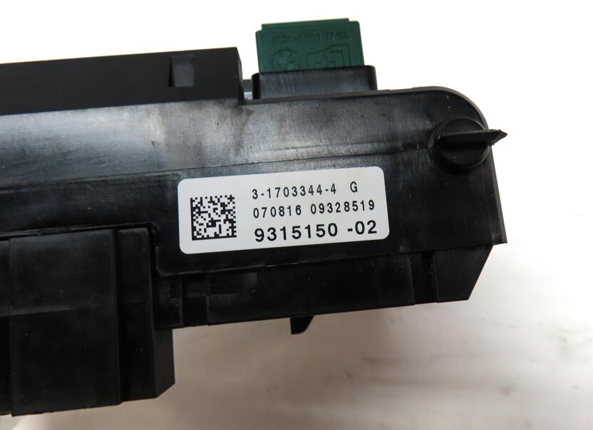 Thumbnail 6: 2017 BMW X3 (F25) RELAY JUNCTION POWER FUSE BOX 9315150