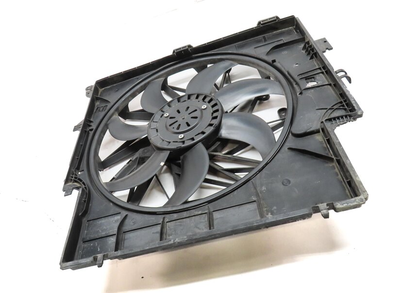 Thumbnail 3: 13-18 BMW X3 X4 (F25 F26) 2.0L N20 TURBO ENGINE RADIATOR COOLING FAN & SHROUD
