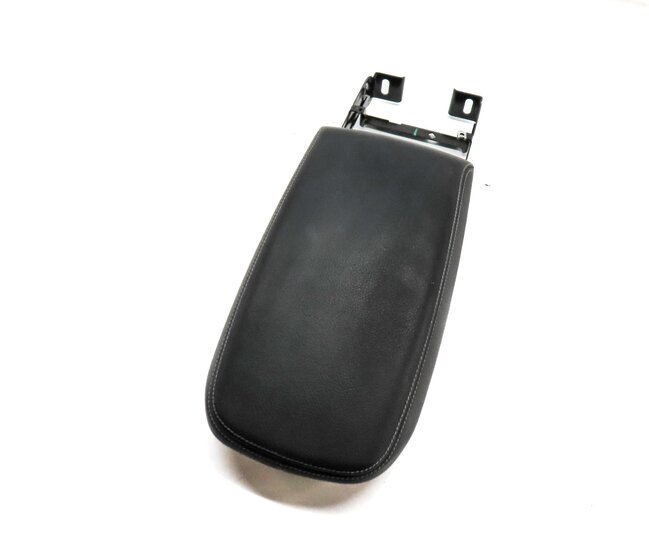 11-18 BMW X3 X4 F25 F26 FRONT CENTER CONSOLE STORAGE ARMREST LID (BLACK LEATHER)