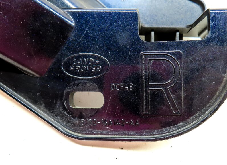 Thumbnail 7: 2015 LAND RANGE ROVER EVOQUE (L538) FRONT RIGHT FENDER MOUNT BRACKET LOIRE BLUE