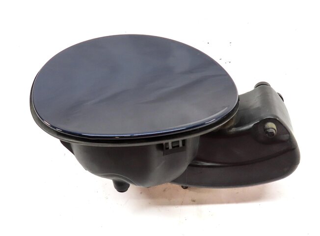 Thumbnail 4: 12-19 RANGE ROVER EVOQUE (L538) FUEL TANK DOOR HOUSING TRIM COVER (LOIRE BLUE)
