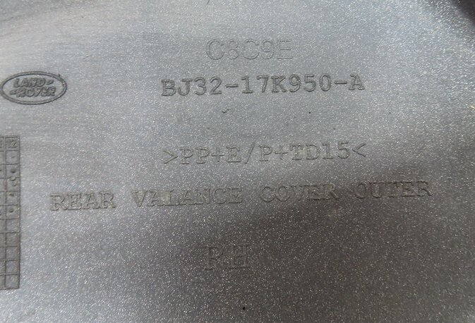 Thumbnail 8: 2015 LAND RANGE ROVER EVOQUE (L538) REAR RIGHT BUMPER EXHAUST COVER TRIM PANEL