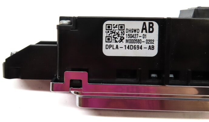 Thumbnail 7: 2015 LAND RANGE ROVER EVOQUE (L538) REAR HEATED SEAT SWITCH BUTTON PANEL
