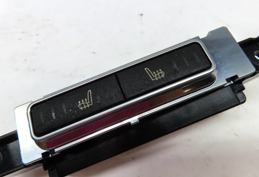 Thumbnail 8: 2015 LAND RANGE ROVER EVOQUE (L538) REAR HEATED SEAT SWITCH BUTTON PANEL