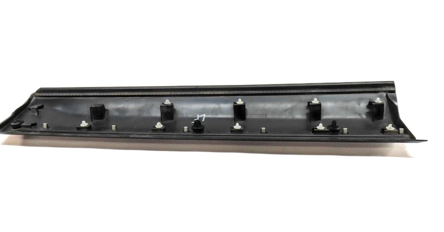 Thumbnail 6: 2015 LAND RANGE ROVER EVOQUE (L538) FRONT LEFT LOWER DOOR TRIM MOULDING (BLACK)