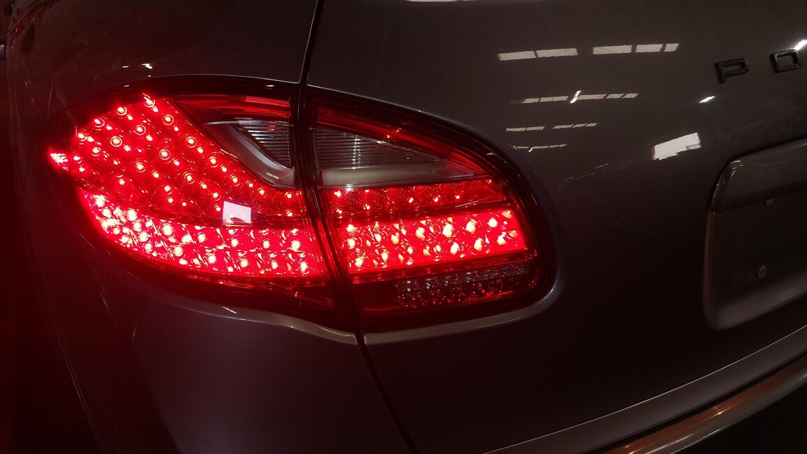 Thumbnail 2: 2011-2014 PORSCHE CAYENNE (958) LEFT DRIVER OUTER TAILLIGHT BRAKE LIGHT LAMP