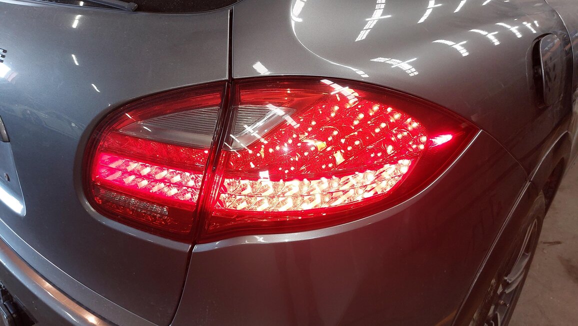 Thumbnail 2: 2011-2014 PORSCHE CAYENNE (958) RIGHT PASSENGER OUTER TAILLIGHT BRAKE LIGHT LAMP