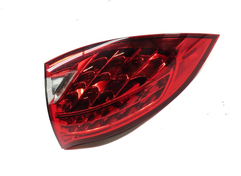 Thumbnail 4: 2011-2014 PORSCHE CAYENNE (958) RIGHT PASSENGER OUTER TAILLIGHT BRAKE LIGHT LAMP