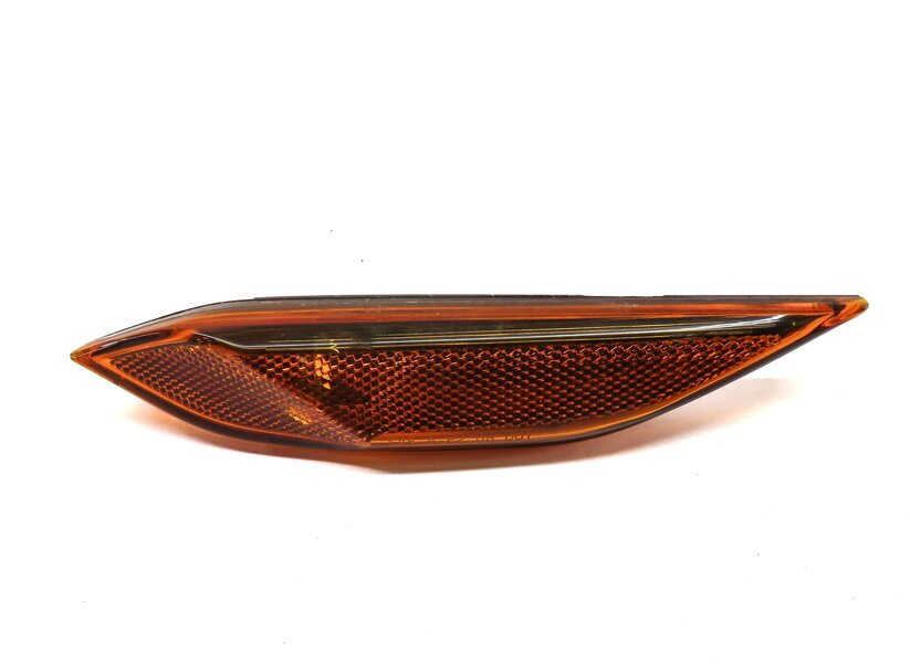 Thumbnail 2: 2011 PORSCHE CAYENNE (958) FRONT RIGHT PASSENGER SIDE MARKER LIGHT LENS (AMBER)