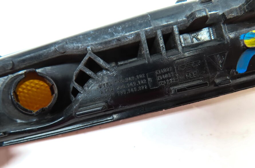 Thumbnail 5: 2011 PORSCHE CAYENNE (958) FRONT RIGHT PASSENGER SIDE MARKER LIGHT LENS (AMBER)