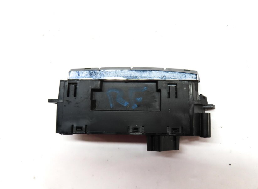 Thumbnail 5: 2011 PORSCHE CAYENNE (958) FRONT RIGHT PASSENGER SEAT MEMORY SWITCH BUTTON PANEL