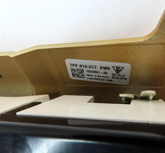 Thumbnail 8: 2011 PORSCHE CAYENNE (958) FRONT ROOF CENTER PRIMARY DOME LIGHT (LUXOR BEIGE)