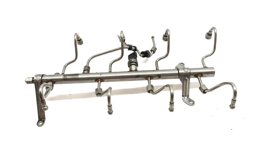 Thumbnail 2: 2011 PORSCHE CAYENNE (958) 4.8L NON-TURBO ENGINE FUEL RAIL w/ LINES 94811011506