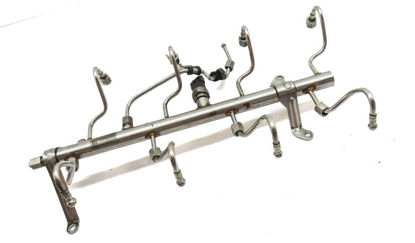 Thumbnail 3: 2011 PORSCHE CAYENNE (958) 4.8L NON-TURBO ENGINE FUEL RAIL w/ LINES 94811011506