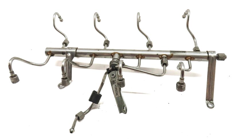 Thumbnail 4: 2011 PORSCHE CAYENNE (958) 4.8L NON-TURBO ENGINE FUEL RAIL w/ LINES 94811011506